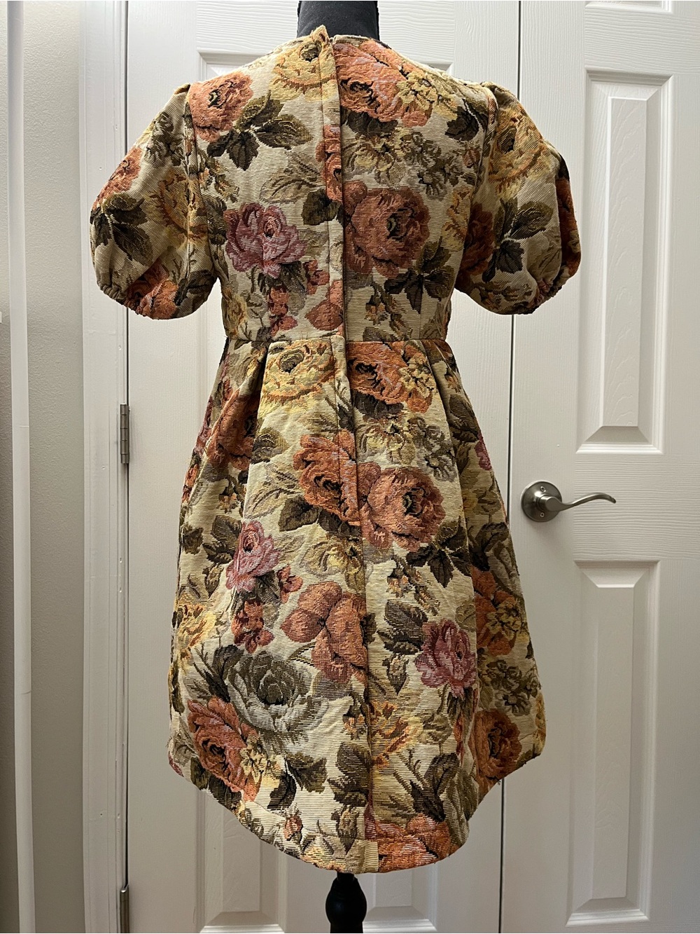 Jacquie Floral Tapestry Dress in Pink, Gold and Cream Sz S EUC - Picture 6 of 8
